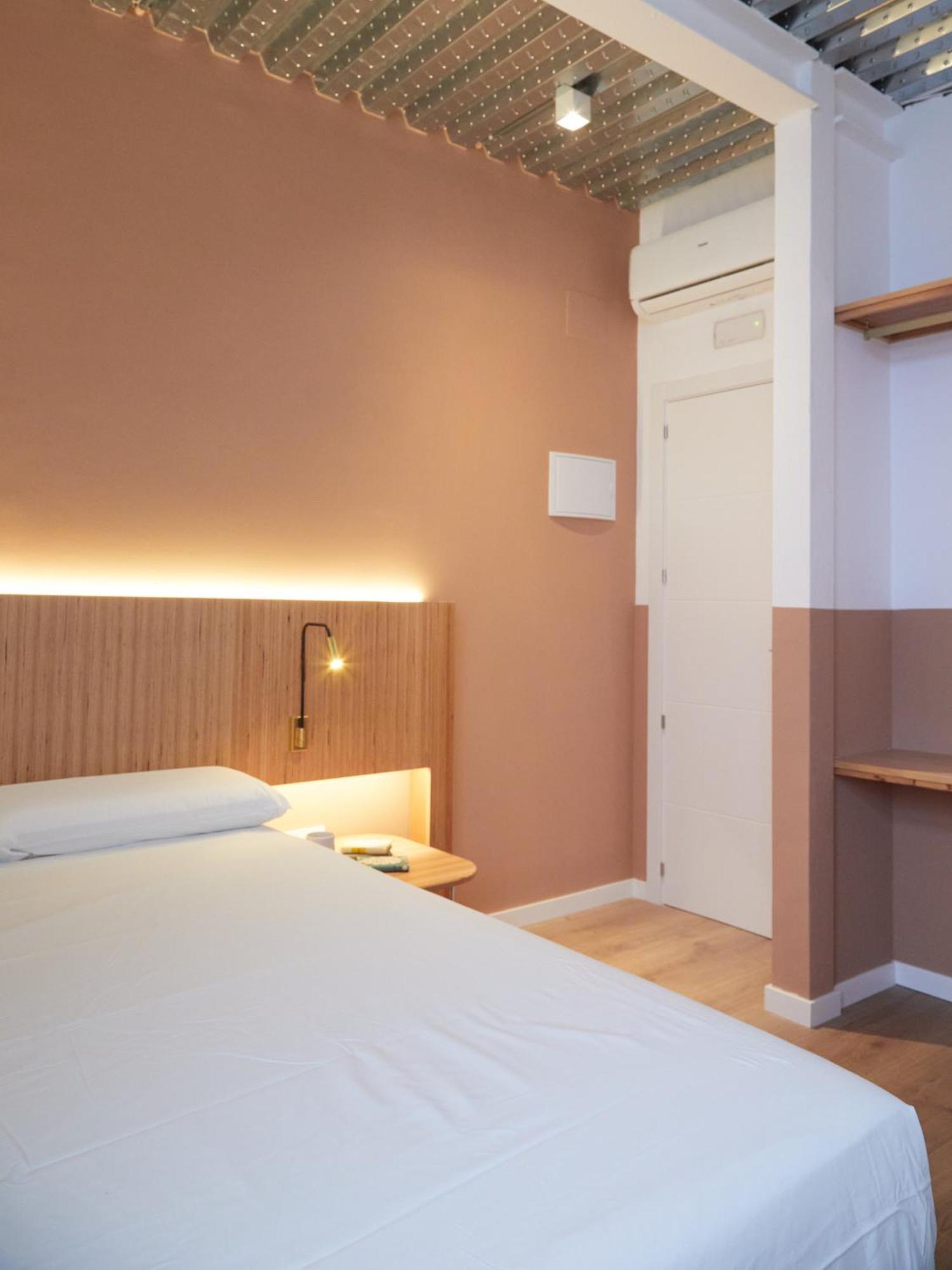 Ola Living Hostal Tetuan Madrid Bagian luar foto