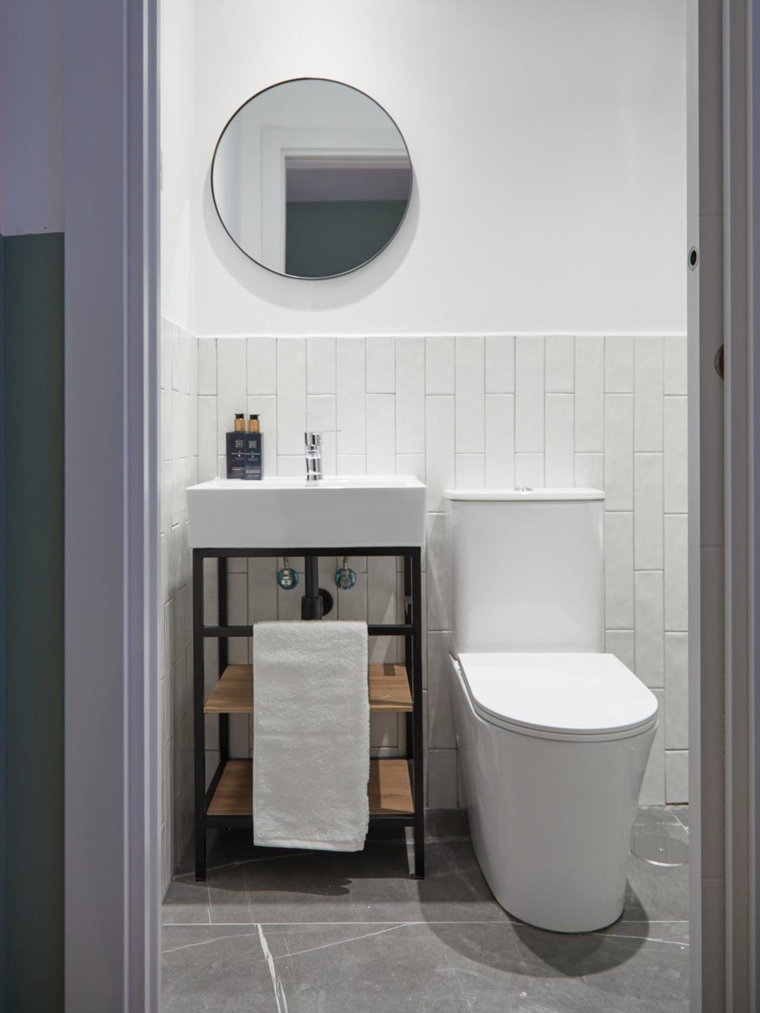 Ola Living Hostal Tetuan Madrid Bagian luar foto