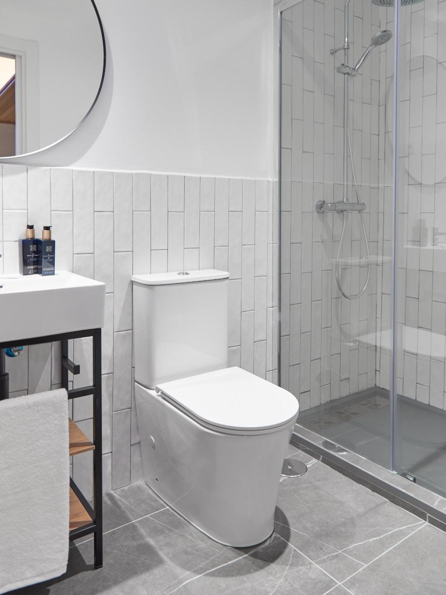 Ola Living Hostal Tetuan Madrid Bagian luar foto